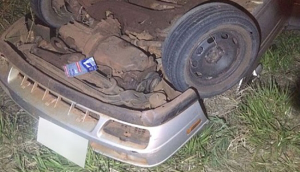 Carros ficaram bastante danificados após a colisão na noite de domingo (Fotos: Jornal Regional/Portal Regional).