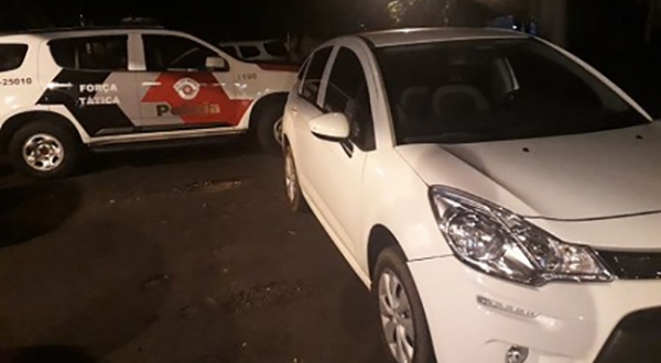 O homem fugiu no carro da própria vÃtima: hoje ele e o veÃculo serão encaminhados a Americana (Foto: Cedida/PM).