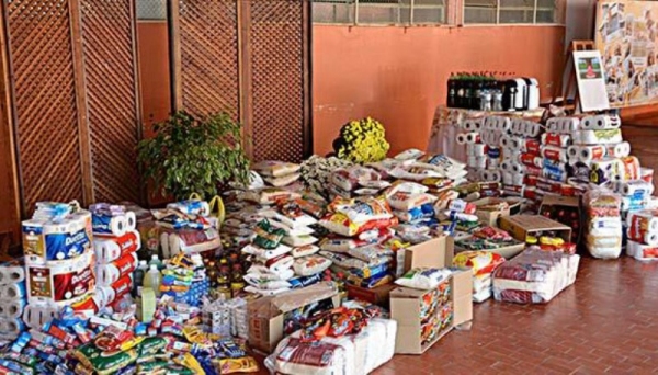 Foi arrecadada quase uma tonelada de alimentos não perecíveis, além de produtos de limpeza e higiene pessoal (Foto: Cejusc Adamantina).