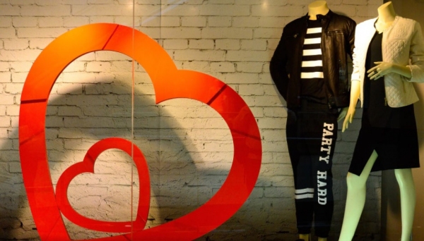 Consumidor deve ficar atento ao adquirir produtos e serviços no Dia dos Namorados (Foto: Ilustração).