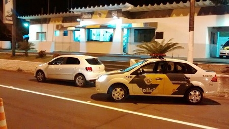 Acusados foram abordados pela Polícia Rodoviária na SP-294, perto de Adamantina (Foto: Portal Regional).