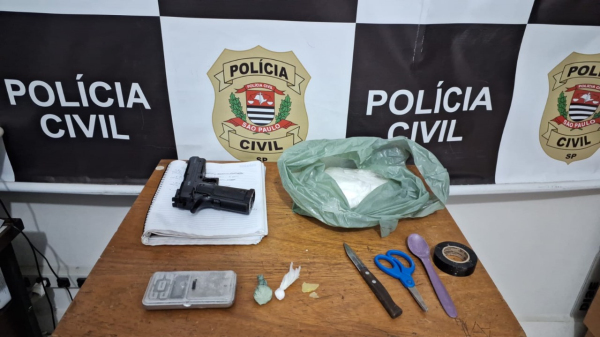 Droga e outros materiais apreendidos (Cedida/PC).