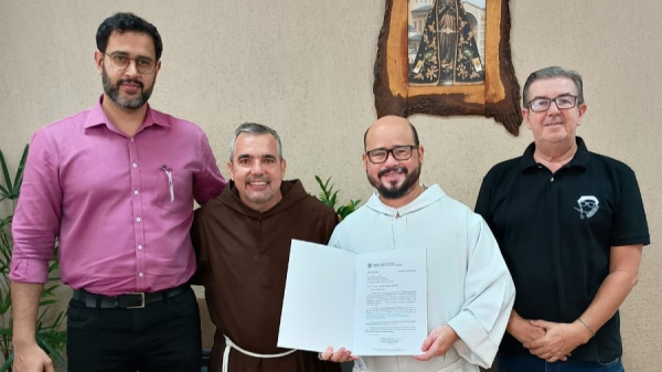 Representantes da Santa Casa e o ex-vereador Paulo Cervelheira (Cedida).