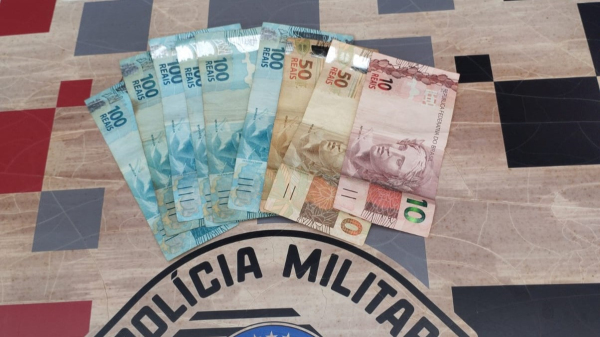 Dinheiro furtado foi recuperado pelos policiais (Cedida/PM).