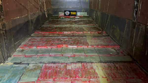 Droga estava em fundo falso na carroceria (Cedida/PM Rodoviaria).