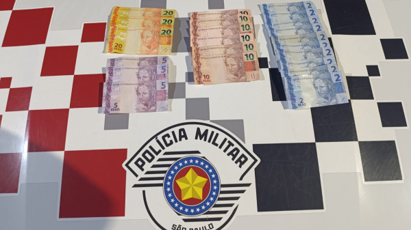 Dinheiro recuperado pelos policiais militares (Cedida/PM).