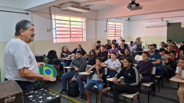 Joao Passarinho divide suas historias com estudantes da EE Helen Keller (Cedida).