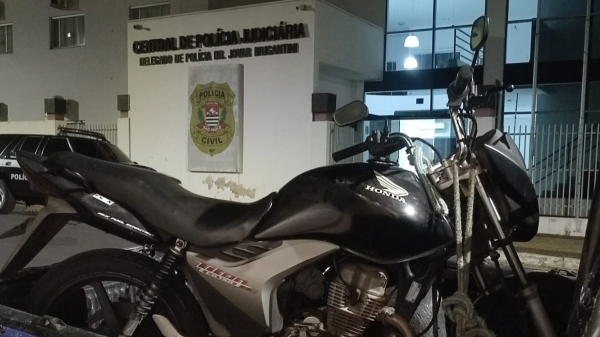 Moto recuperada em Tupa pela PM e liberada ao proprietario da Central de Policia Judiciaria ? CPJ (Cedida).