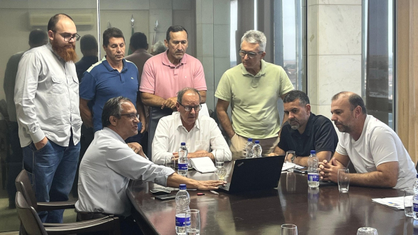 Prefeito e equipe recebem representante da Rumo (Cedida).