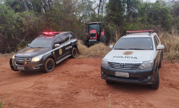 Trator avaliado em R$ 800 mil recuperado pela Policia Civil (Cedida/PC).