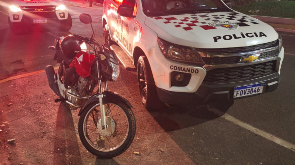 Moto recuperada pelos policiais (Cedida/PM).