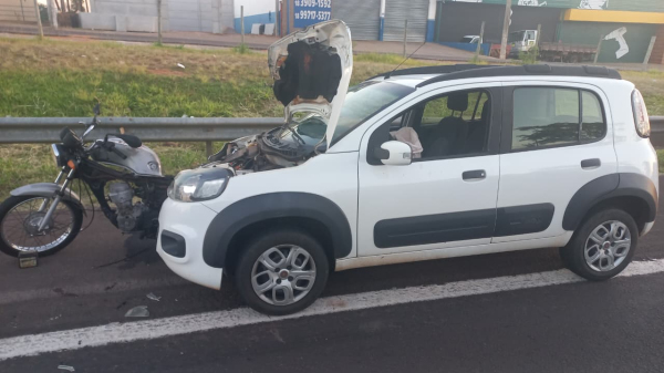 Motorista do carro abandonou o veiculo e deixou o local do acidente (Cedida/Policia Militar Rodoviaria).