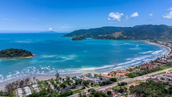 Taxa quer arrecadar e investir na mitigação e compensação dos impactos socioambientais gerados pelo grande fluxo de turistas à cidade (Divulgação/Prefeitura de Ubatuba).