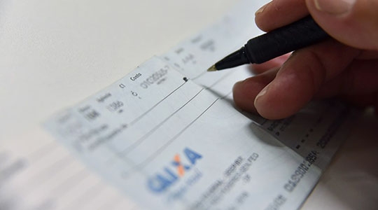 Ao divulgar a medida, o Banco Central (BC) explicou que o teto de juros pretende tornar o cheque especial mais eficiente e menos regressivo, ou seja, menos prejudicial para a população mais pobre (Reprodução/Agência Senado).