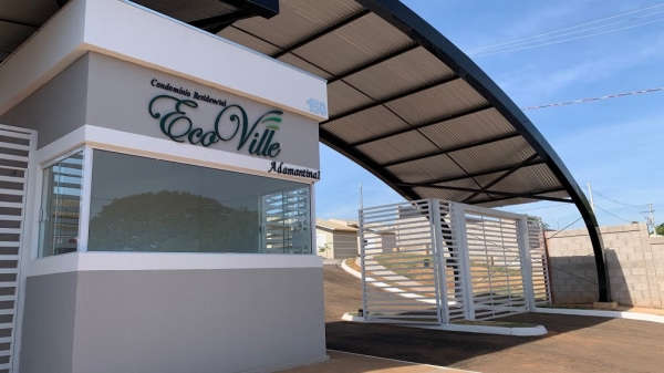 Condomínio fechado EcoVille 1, com assinatura LRG, tem 200 casas e portaria 24h, em Adamantina (Fotos: Siga Mais).