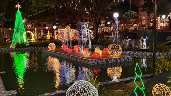 Praca Elio Micheloni, centro de Adamantina (Siga Mais).