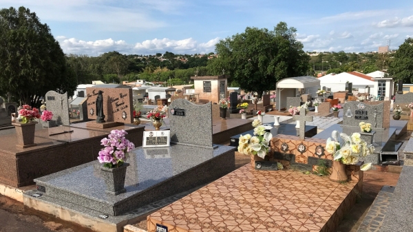 Cemitério da Saudade, de Adamantina (Foto: Siga Mais).