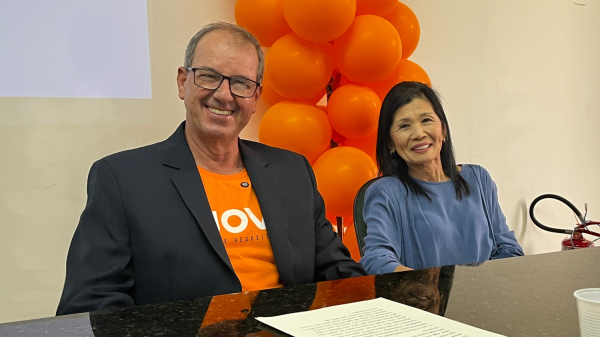 Jose Carlos Martins Tiveron, prefeito, e a vice-prefeita eleita Lucia Haga (Arquivo: Siga Mais).