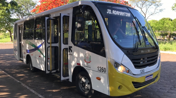 Veículo da linha Jardim Adamantina/Jardim Bela Vista, em operação na manhã desta quarta-feira (Foto: Siga Mais).