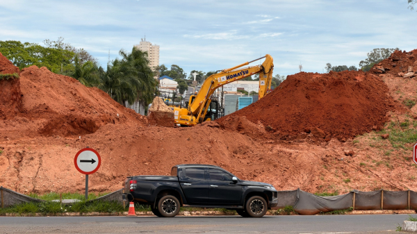 Local que vai receber viaduto do novo dispositivo de acesso em Adamantina (Siga Mais/27/10/2026).