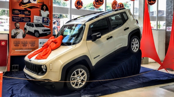 Automóvel Jeep Renegade é avaliado em R$ 92.403,00. Ganhadora é de Adamantina (Foto: Siga Mais).