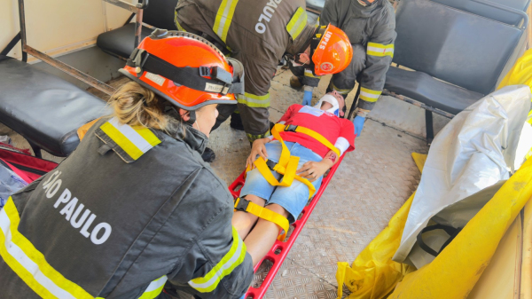 Simulado reproduziu acidente de transito de grande complexidade e vitimas (Imagens: Siga Mais).