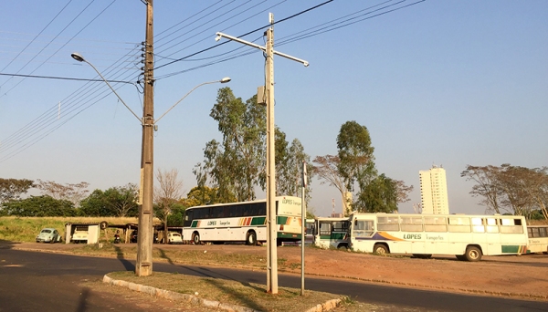 Câmeras foram instaladas na Rua Goiás, no Jardim Brasil, altura da rotatória que liga essa via com a Rua Rio de Janeiro e Avenida Antônio Tiveron (Foto: Siga Mais).