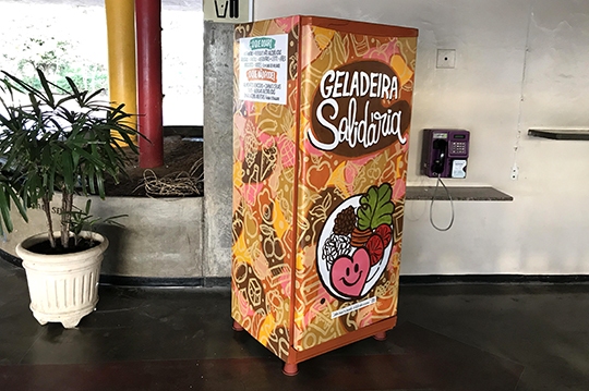 Geladeira Solidária está instalada na Rodoviária de Adamantina (Fotos: Siga Mais).