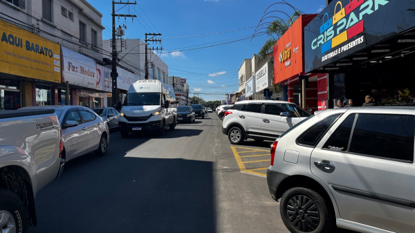 Rua Deputado Salles Filho, centro de Adamantina (Arquivo/Siga Mais).