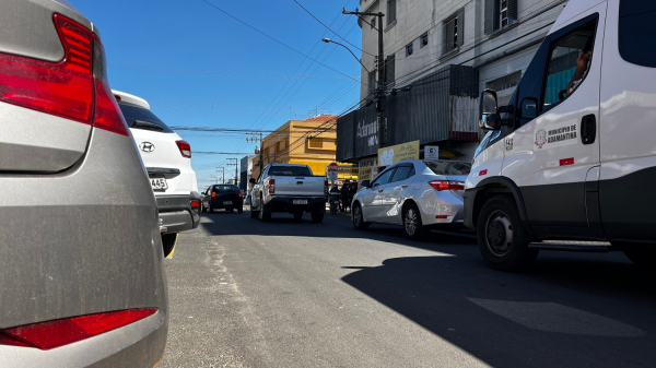 Transito no centro de Adamantina (Siga Mais).