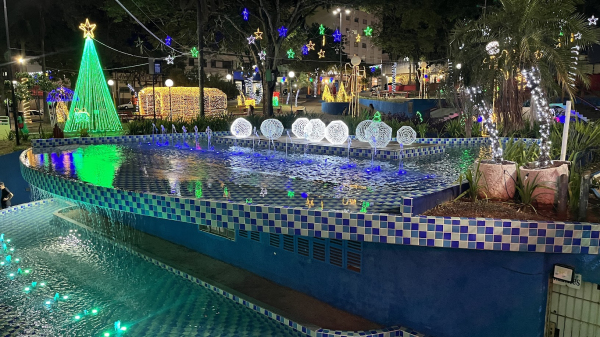 Pra?a ?lio Micheloni, centro de Adamantina (Siga Mais).