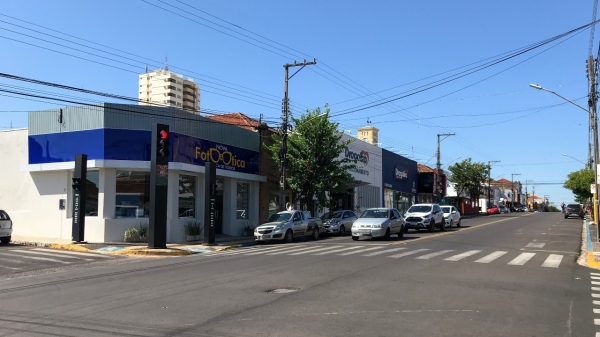 Avenida Rio Branco, centro de Adamantina (Foto: Siga Mais).