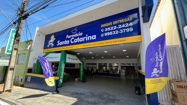 Em Adamantina, a Farmácia Santa Catarina fica na Rua Deputado Salles Filho, 354, centro (Fotos: Siga Mais).