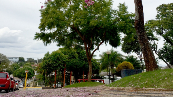 Atividades acontecem na Praca Elio Micheloni (Arquivo/Siga Mais).