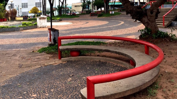 Praça Élio Micheloni, no centro de Adamantina, receberá investimentos para revitalização (Arquivo/Siga Mais).
