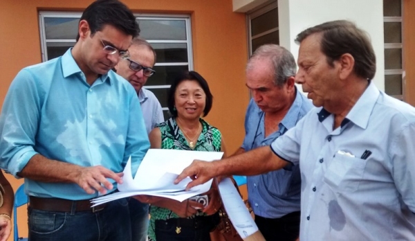 Rodrigo Garcia atende Aguinaldo Galvão, Noriko Saito, Dr. Pacheco e Paulo Purificação, que reiteraram pedidos de casas populares para Adamantina (Foto: André Sampaio/Cedida).