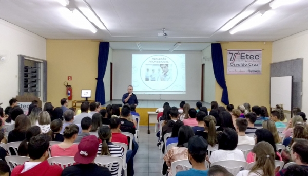 Palestra apresenta cenário do profissional técnico no mercado de trabalho (Foto: Da Assessoria).