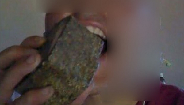 Rapaz publicou foto nas redes sociais com tijolo de maconha, e foi preso pela Polícia Militar, pois também existiam denúncias de tráfico contra ele (Fotos: Cedidas/Polícia Militar).