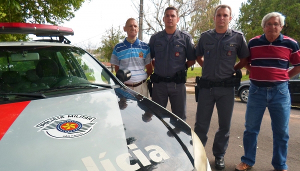 Luciano Ramazotti e seu pai Francisco Ramazotti Filho, com Rodrigo de Andrade e seu pai José Bonifácio de Andrade, famílias dedicadas à Polícia Militar (Foto: Cedida/Polícia Militar).