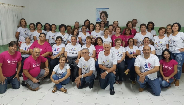 Voluntários da Rede de Combate ao Câncer de Adamantina (Foto: Da Assessoria).