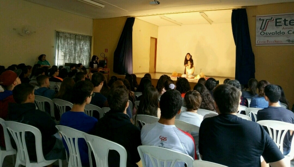 Estudantes da Etec Amim Jundi usam teatro para contextualizar aprendizado (Foto: Da Assessoria).