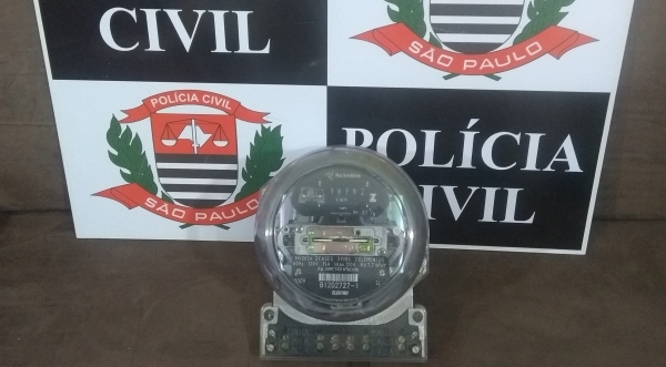 Medidor de energia foi apreendido na operação, com irregularidades em seu funcionamento (Foto/Cedida/PolÃcia Civil).