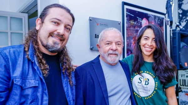 Fabio Chaves, Lula e a ativista Mônica Buava, no encontro desta segunda-feira, 14, em São Paulo (Foto: Claudio Kbene).