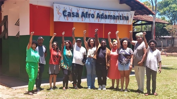 Casa Afro em Adamantina, e parte do grupo de mobilizadores (Divulgação/PMA).