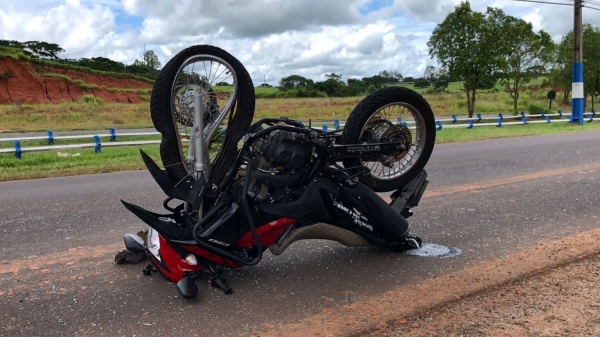 Moto envolvida no acidente (Foto: Rian Santos/Jornal Cidade Aberta).