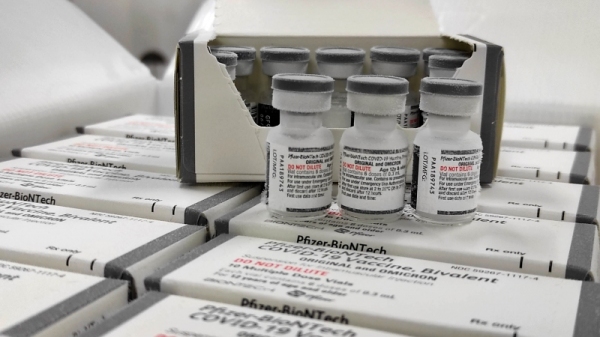 Adamantina imuniza com vacinas bivalentes contra a Covid-19 para grupos prioritários (Foto: Danilo Avanci/SESA).