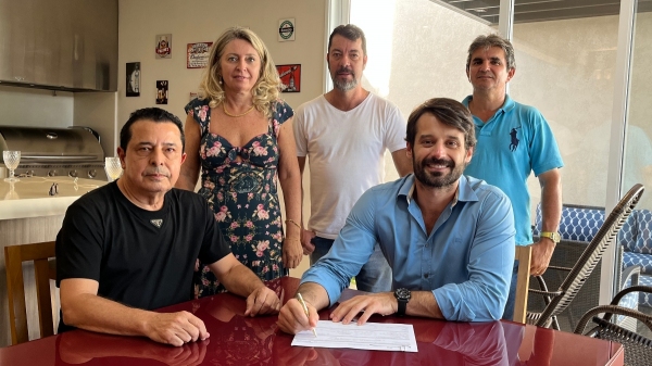 Romão e Piai na assinatura da nominata, acompanhados por Renata Belém Geraldo, Maurinho Delgado e Toninho Sonobom (Siga Mais).