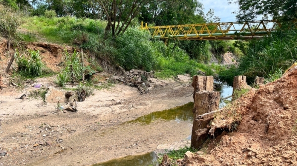 Sem ponte no Córrego Tocantins, após usina de lixo (Arquivo/Siga Mai).