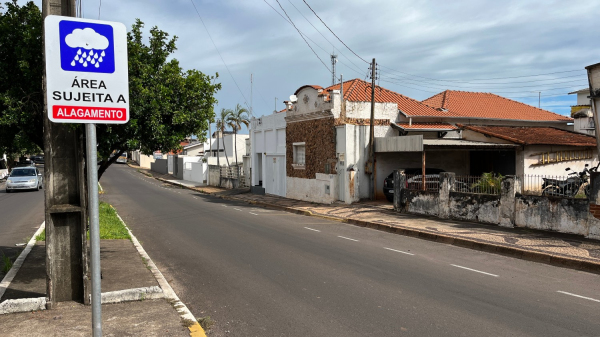 Area no centro de Adamantina sujeita a alagamentos (Arquivo/Siga Mais).
