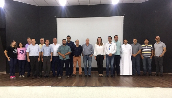 Encontro sobre melhorias em eficiência energética, para duas entidades adamantinenses, foi realizado no anfiteatro da Biblioteca de Adamantina (Foto: Energisa).